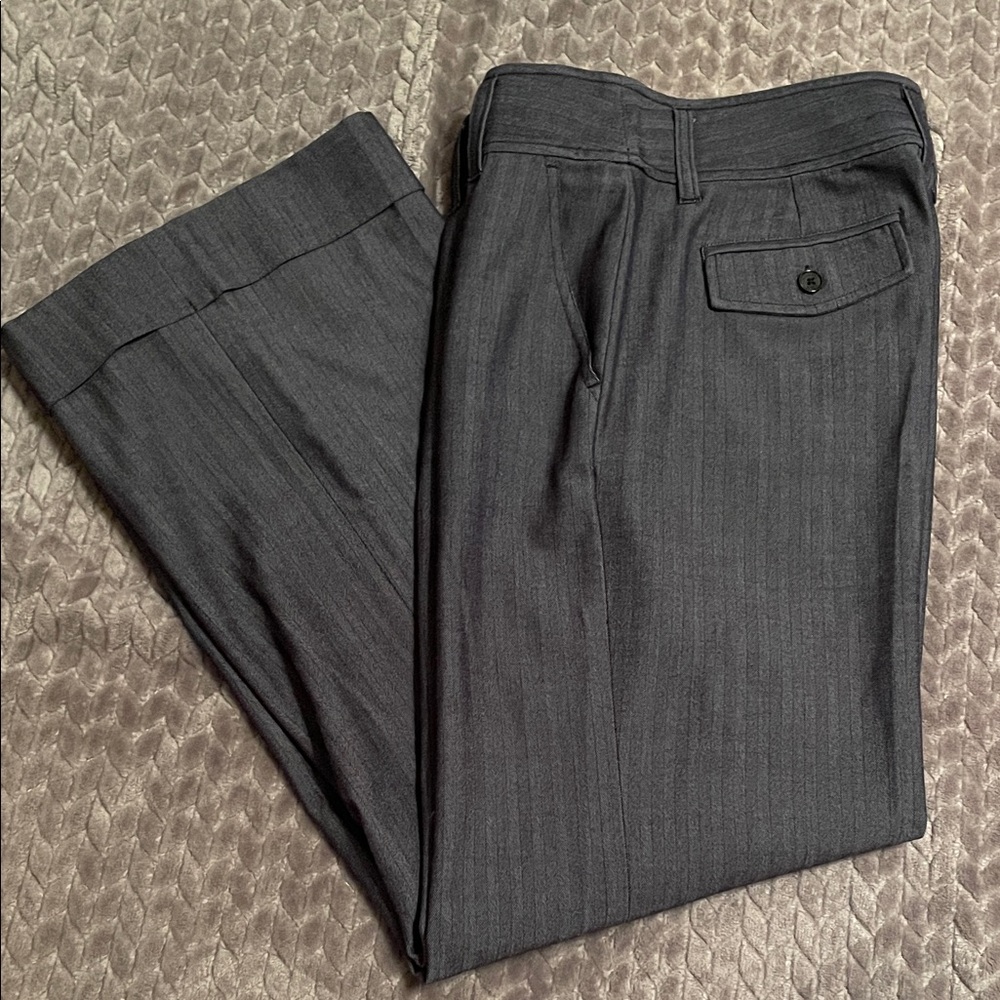 Michael Kors Size‎ 6 Gray Pin Stripe loose Leg Dress Pants.  Low Rise.
